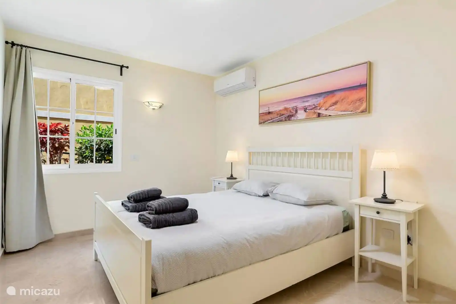 Chambre avec climatisation, détecteur de fumée et lit double 