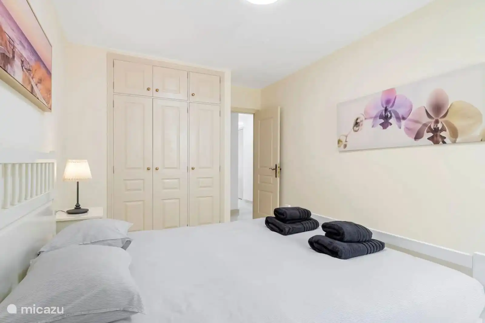 Chambre avec lit double