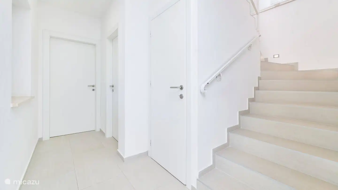 Korridor und Treppen hinauf