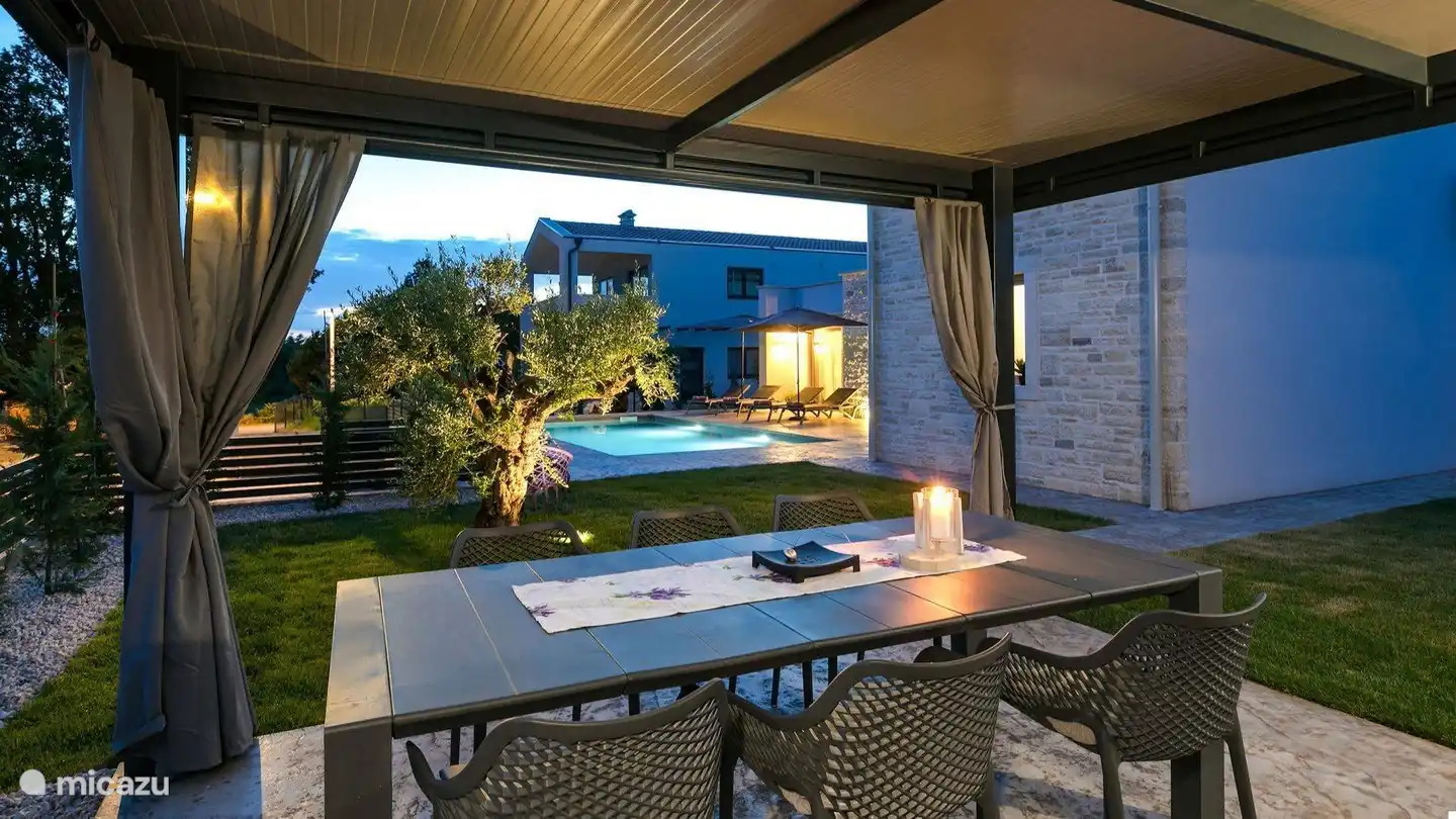 La villa por la tarde