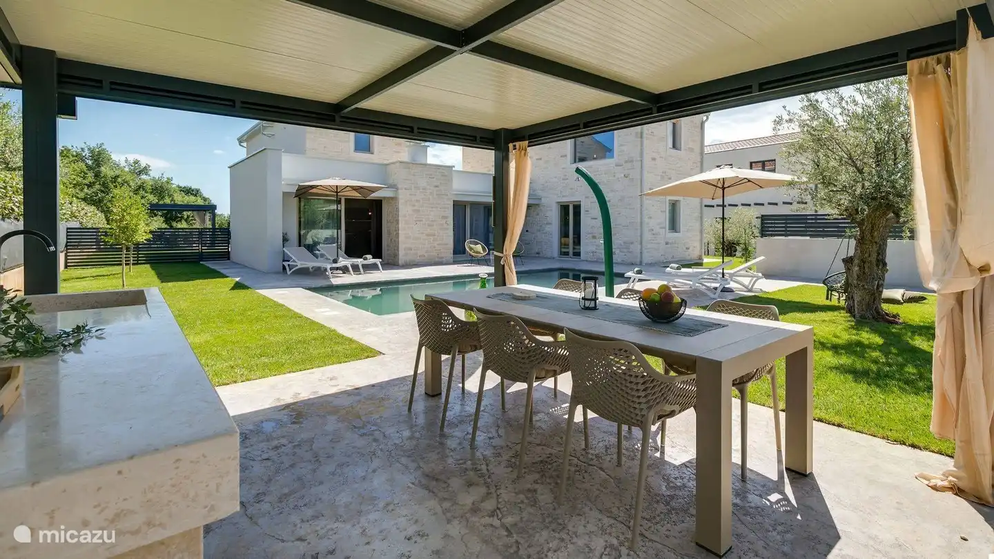 Mesa de comedor exterior