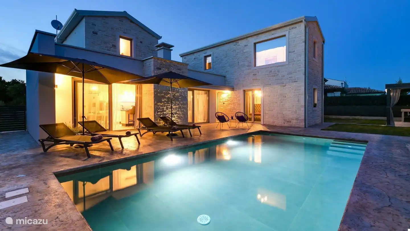 La villa por la tarde