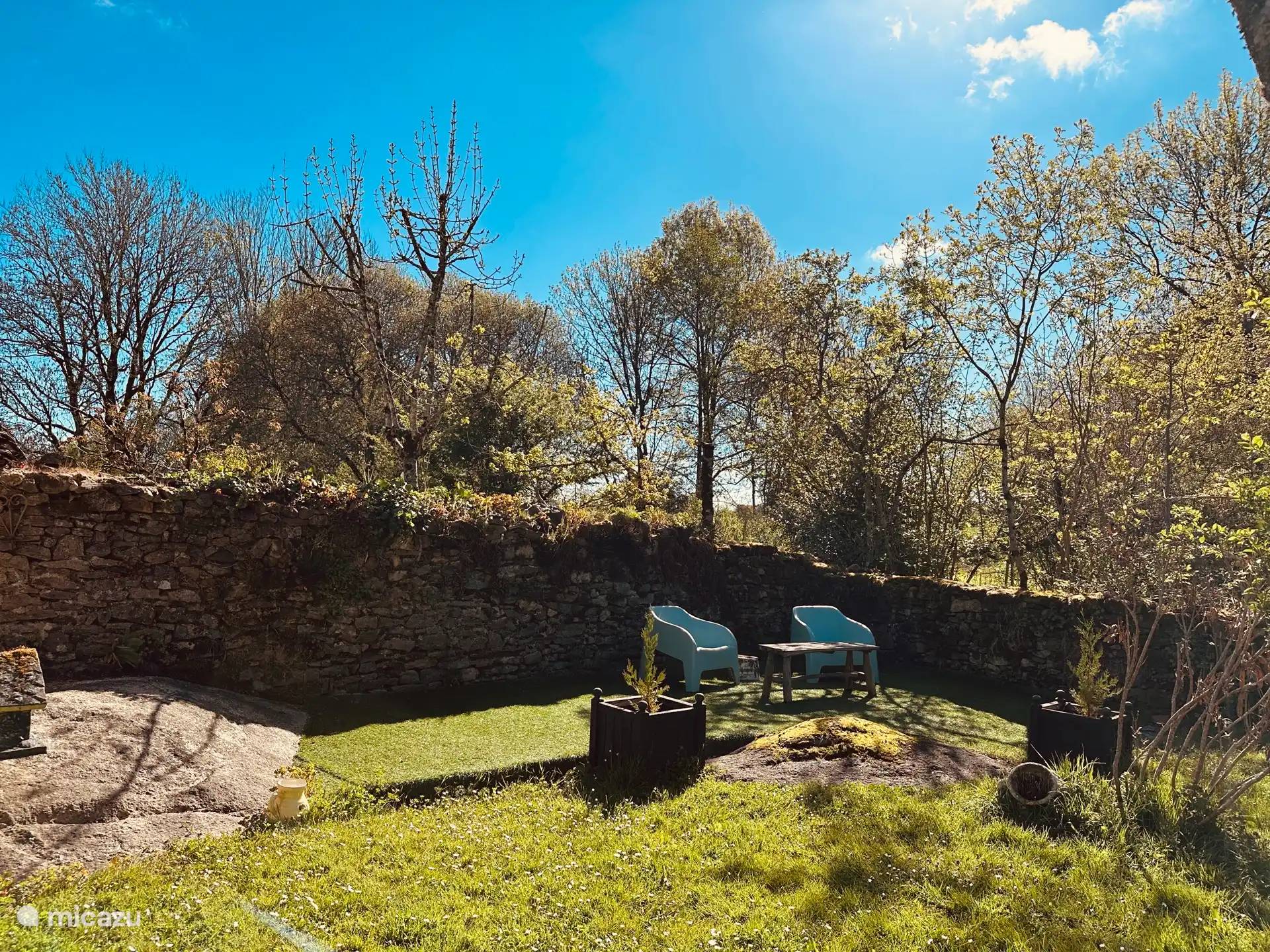 De l’ombre et du soleil se trouvent sur les différentes terrasses