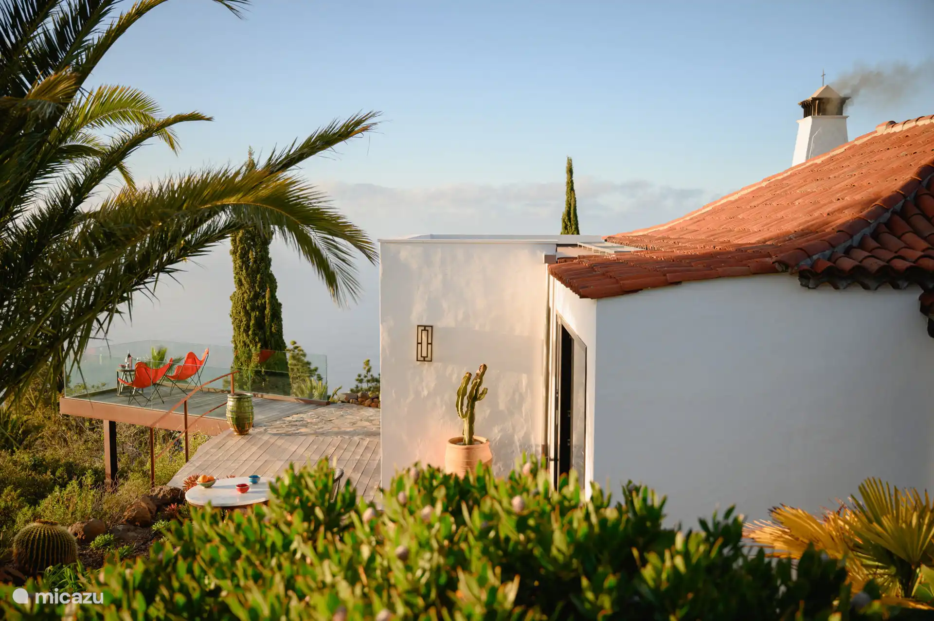 Überall gibt es schöne Sitzplätze, um sich mit einem Buch zu entspannen oder einfach die Aussicht zu bewundern.