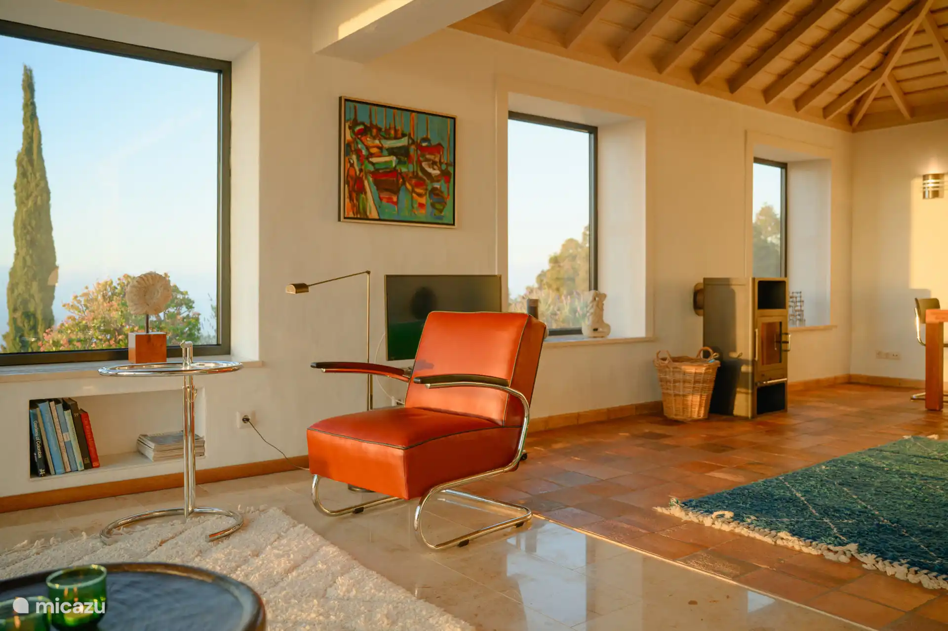 Das Wohnzimmer verfügt außerdem über eine teilweise Fußbodenheizung.