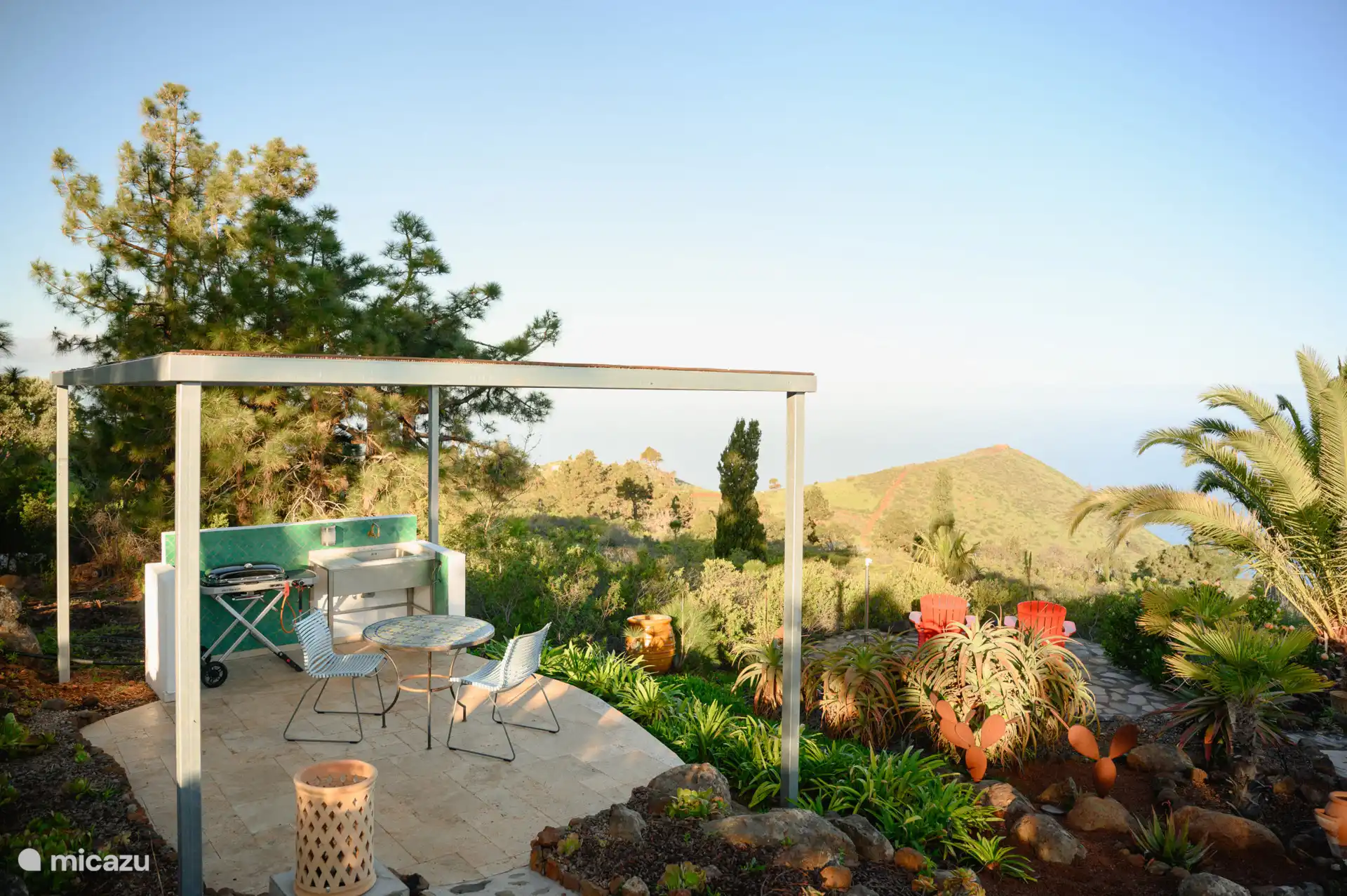 Parkplätze sind auf Ihrem eigenen privaten Parkplatz auf dem Gelände verfügbar.