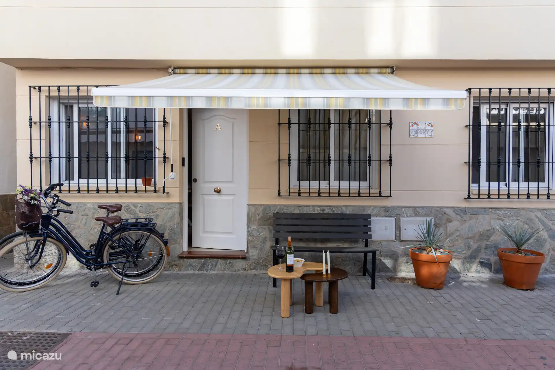 Lekker buiten zitten onder het Zonnescherm