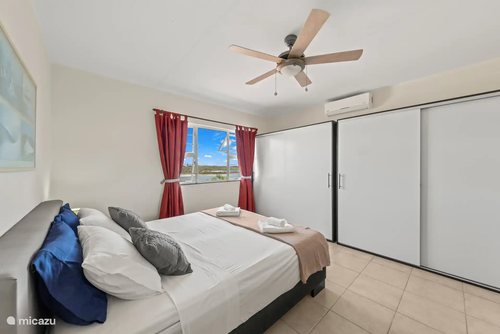 Comfortabele slaapkamer met ruime kastruimte, zodat je je helemaal thuis voelt tijdens je verblijf