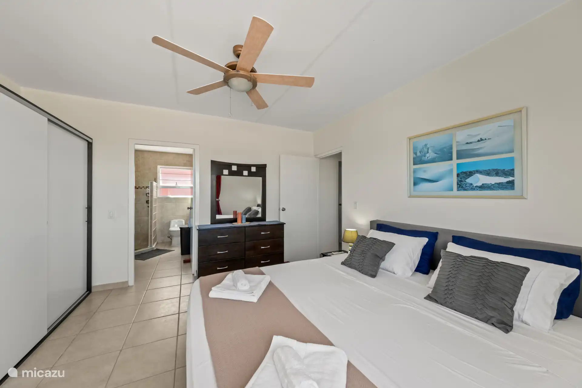 Slaapkamer met ensuite badkamer, voor extra comfort en privacy