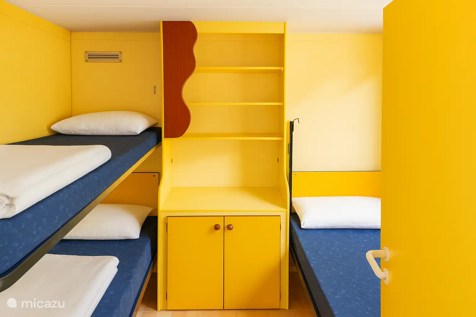 Compact and practical room with multiple sleeping places and convenient storage space