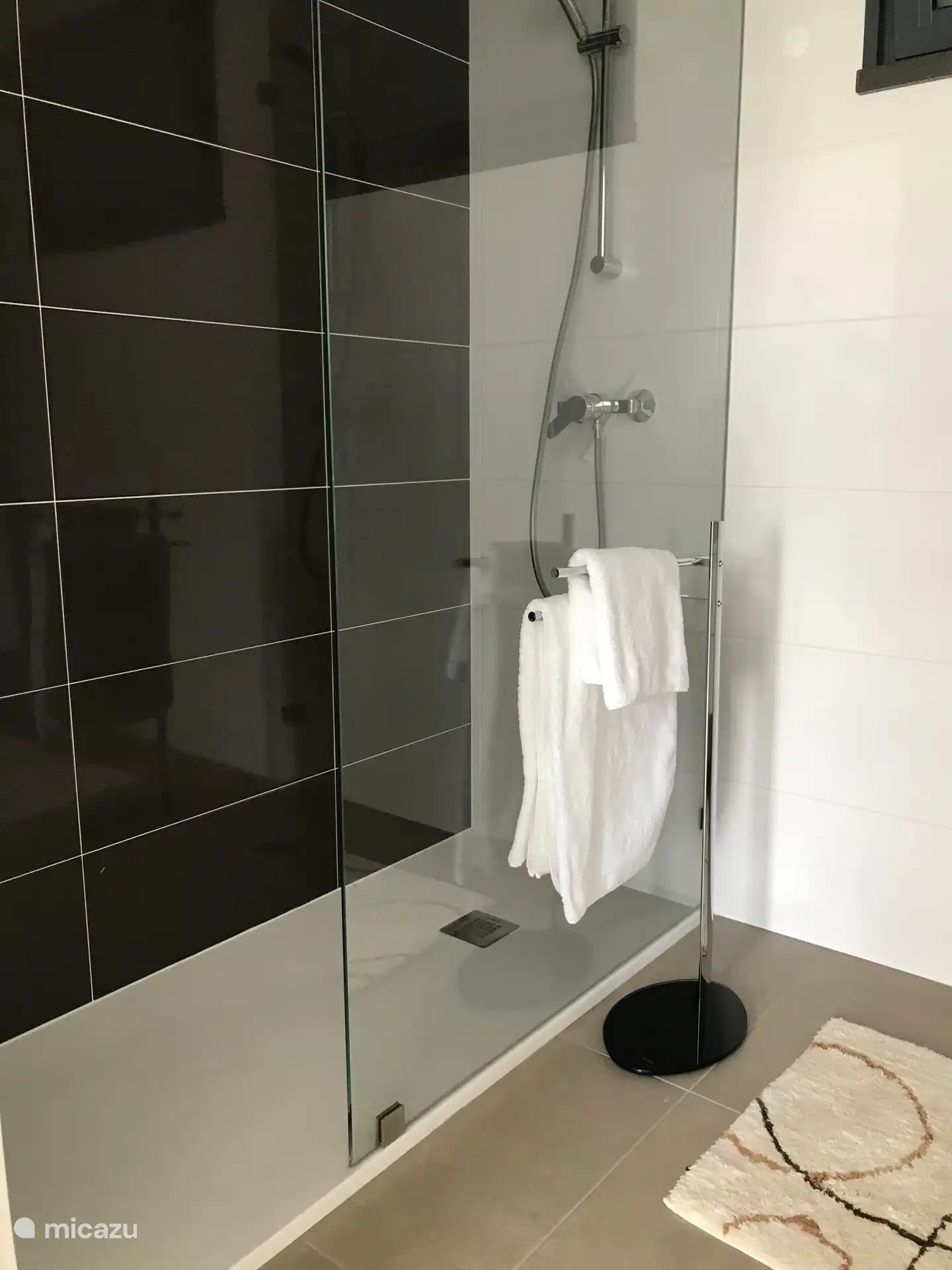 Begehbare Dusche (oben)