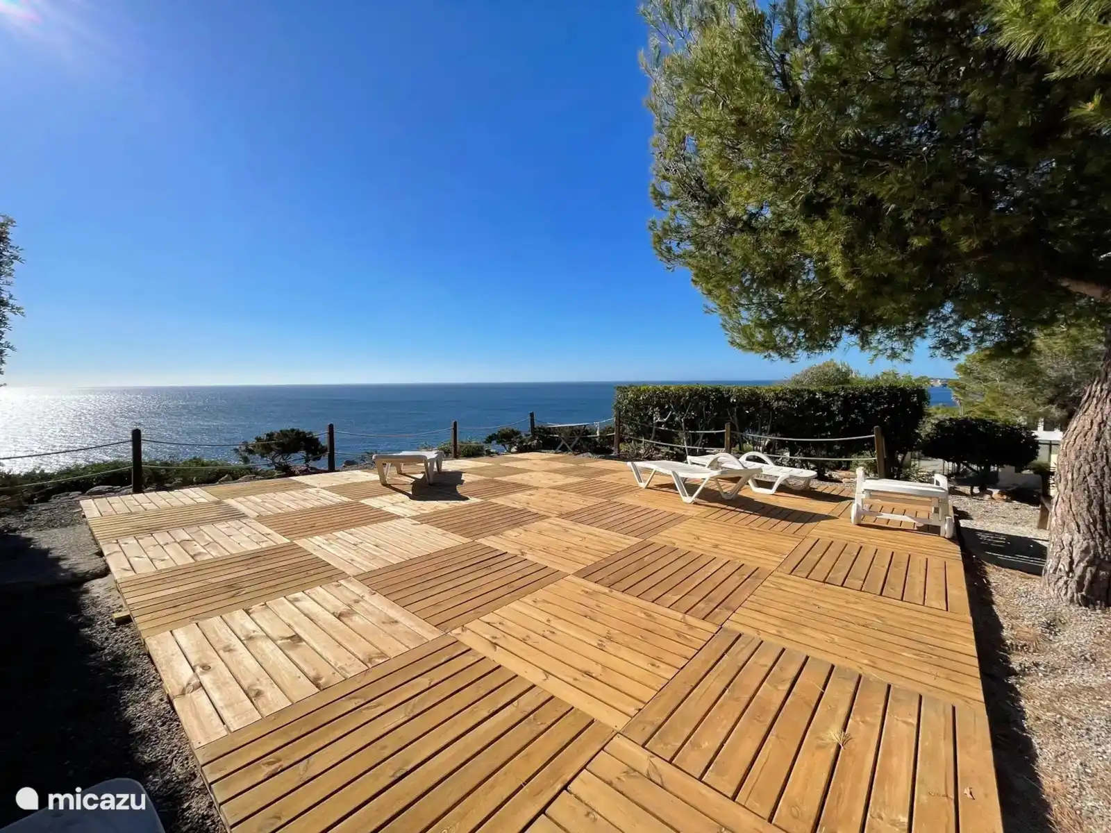 Gemeinsamer Chill-out-Bereich mit Meerblick, 20 Meter von der Wohnung entfernt