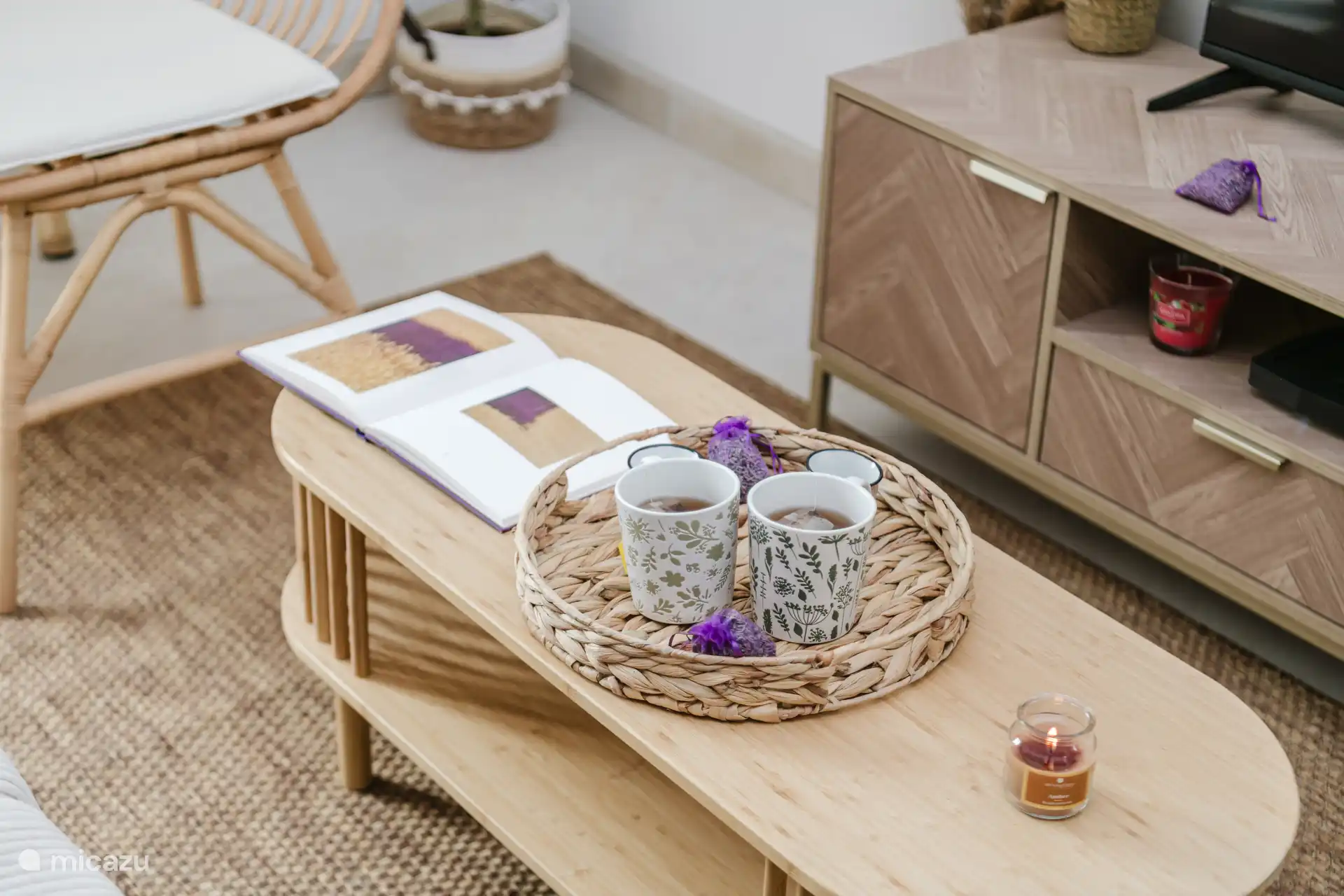 Genieße einen guten Kaffee oder einen duftenden Tee, ein einfaches und authentisches Vergnügen, das Teil der provenzalischen Lebenskunst ist.