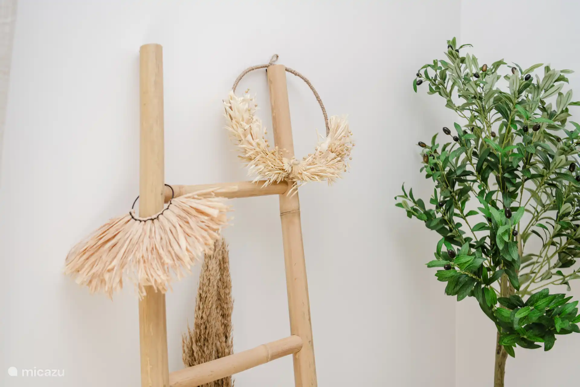 Böhmische und provenzalische Dekoration, verziert mit einem provenzalischen Olivenbaum