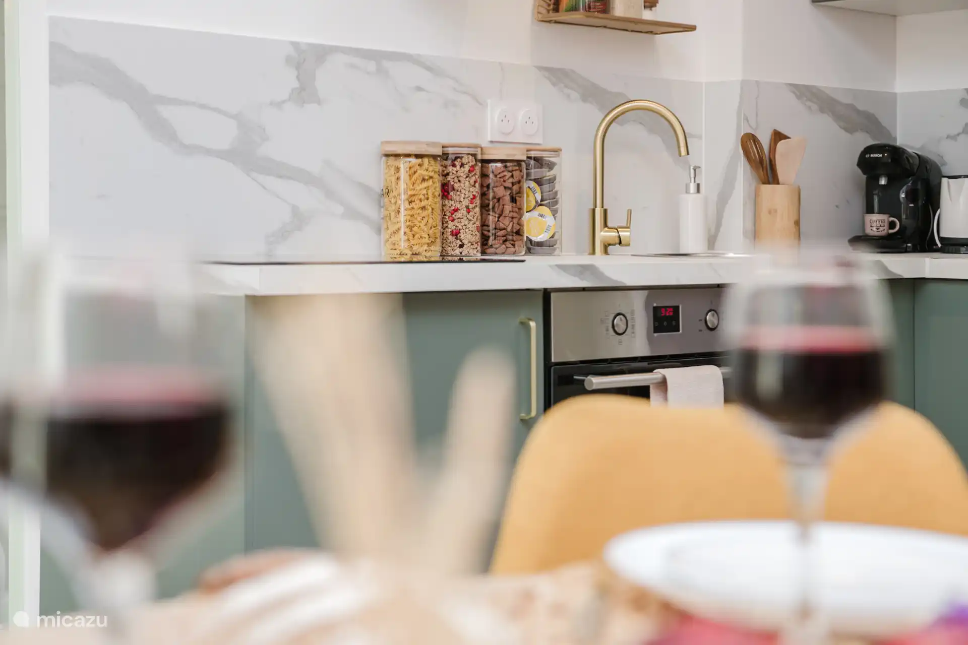 Eine großzügige Auswahl steht Ihnen zur Verfügung: Kaffee, Tee, Müsli, Müsli, Pasta und Reis – Selbstbedienung, um Ihren Aufenthalt ganz einfach zu bereichern.