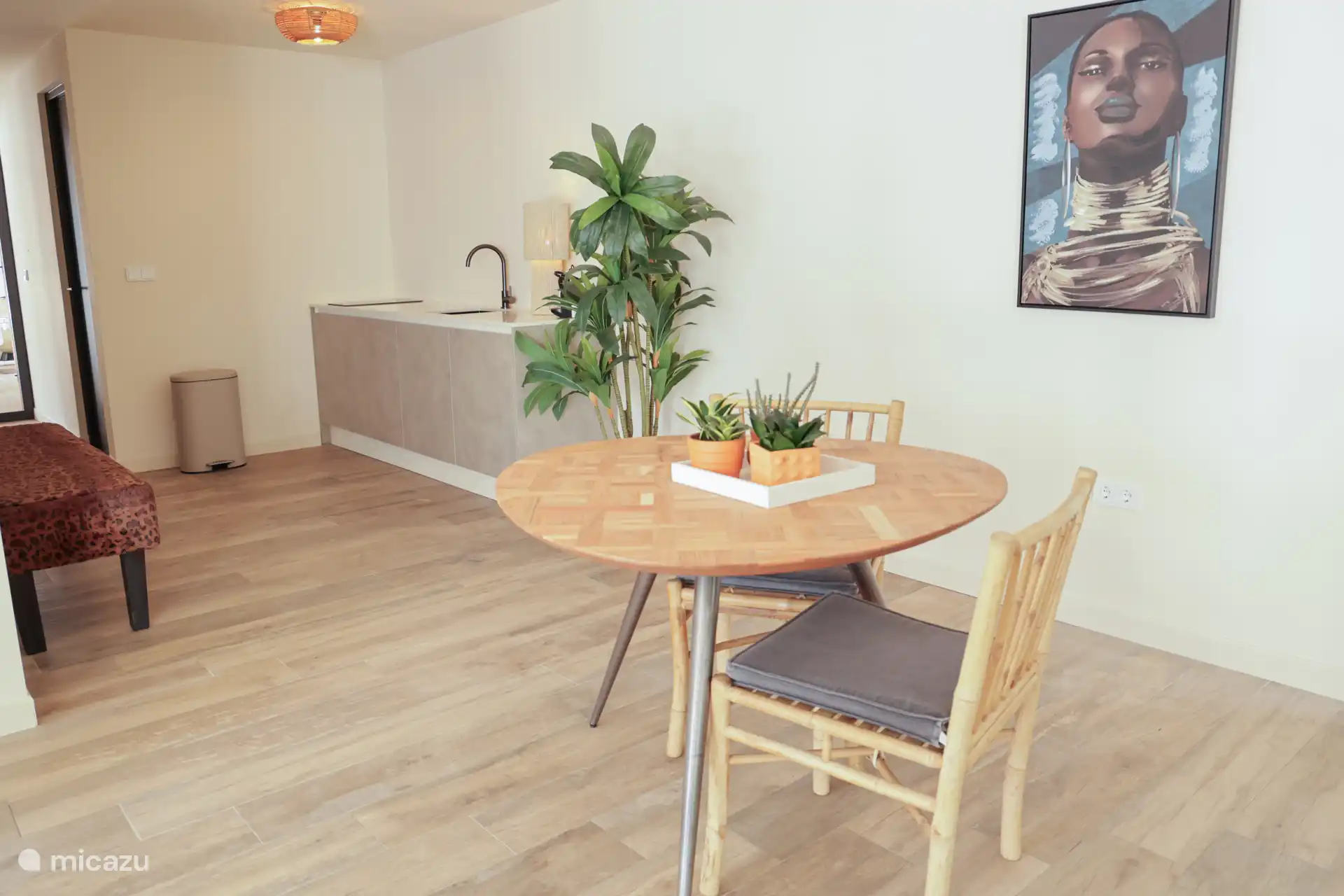 Appartement Plomo - eettafel & keuken