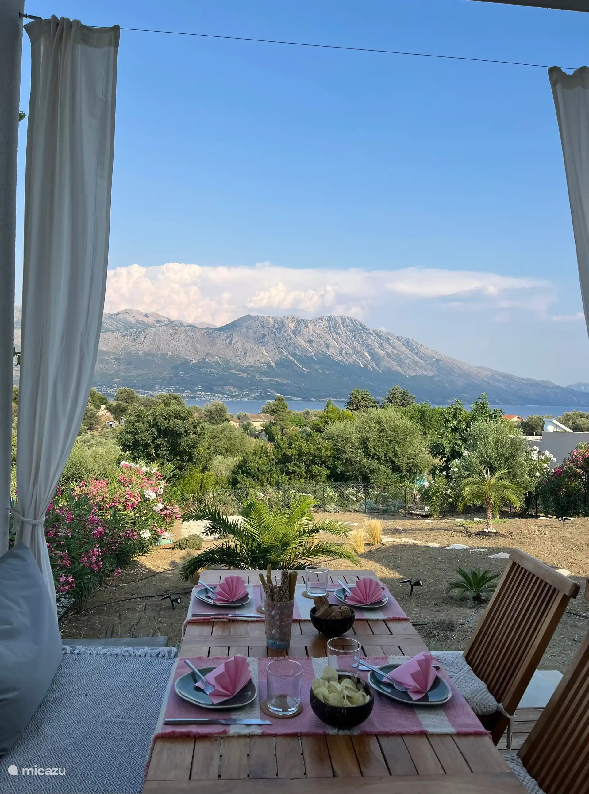 Tuinuitzicht bij Villa Asteria.