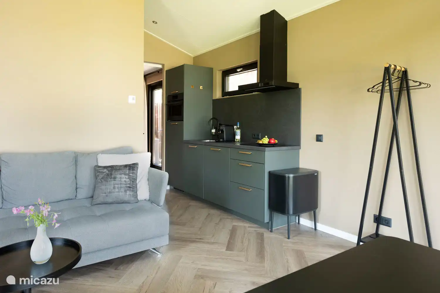 Cuisine / salon / porte-manteau