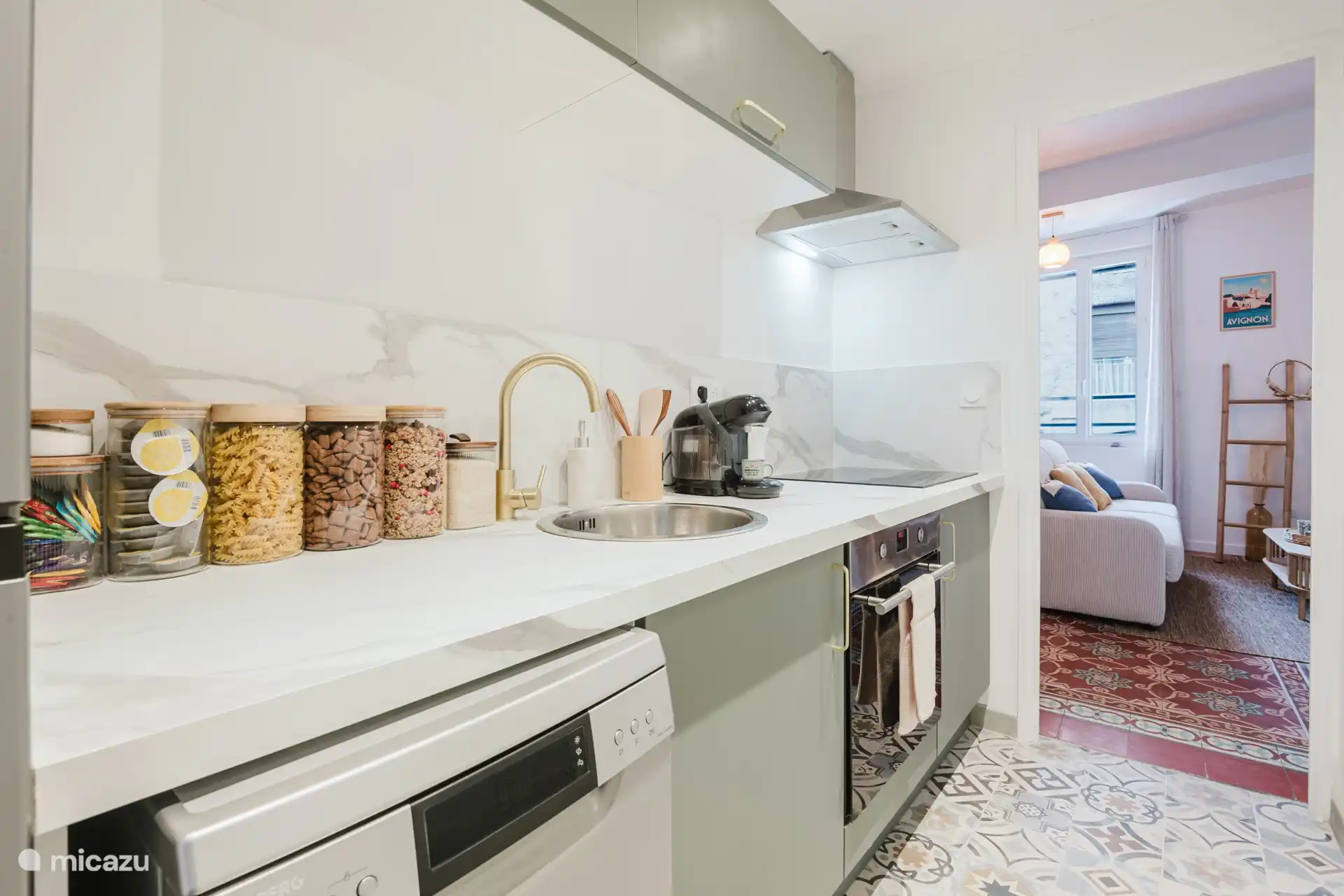 Equipped kitchen ideal for enjoying your meals for two or with friends.