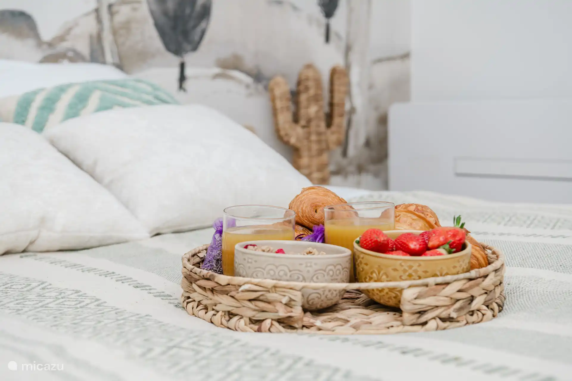 Bedroom with air conditioning and cosy double bed (140x190).