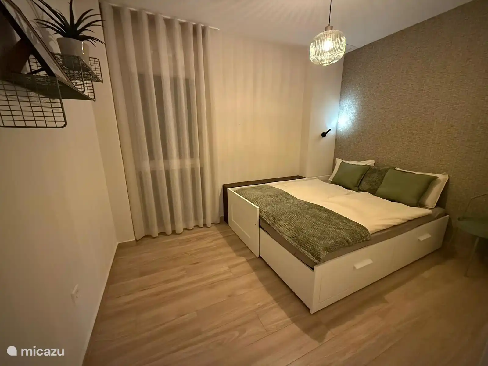 Logeerkamer met uitschuifbed (160-200cm)