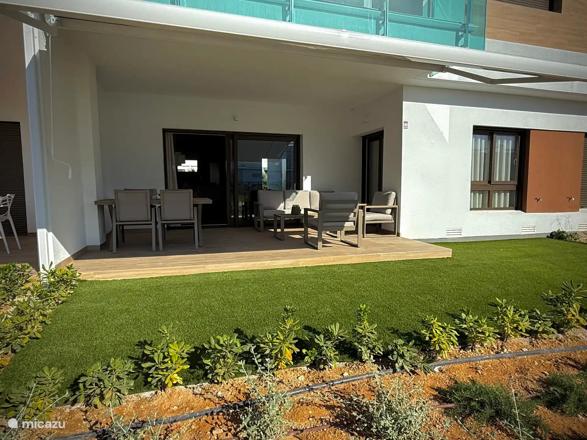 Terras west incl (kunst)gras