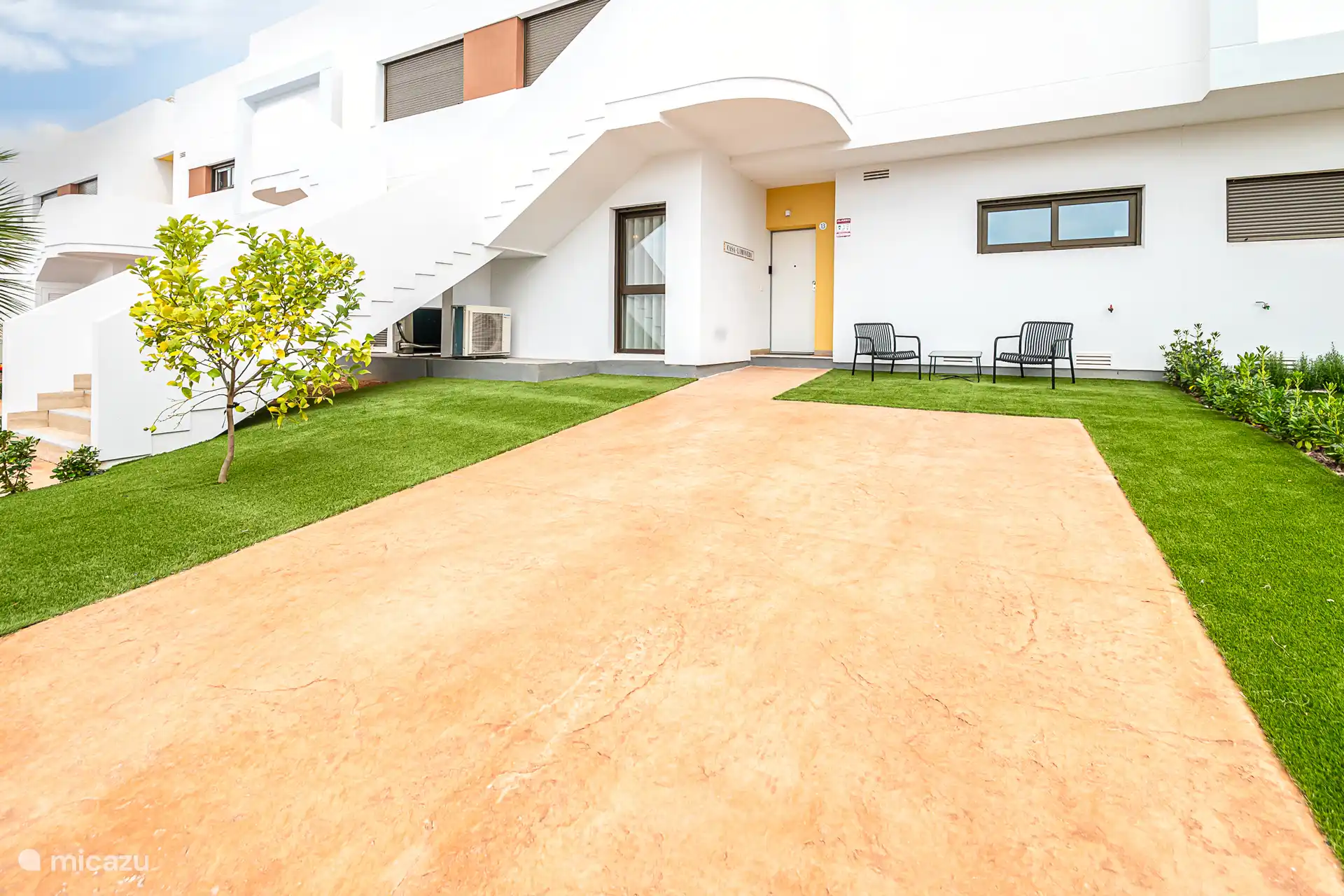 Allée incluant citronnier