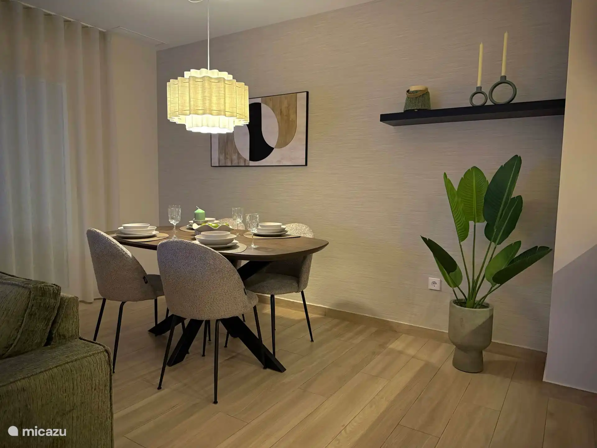 Eetkamer gedeelte voor 4 personen