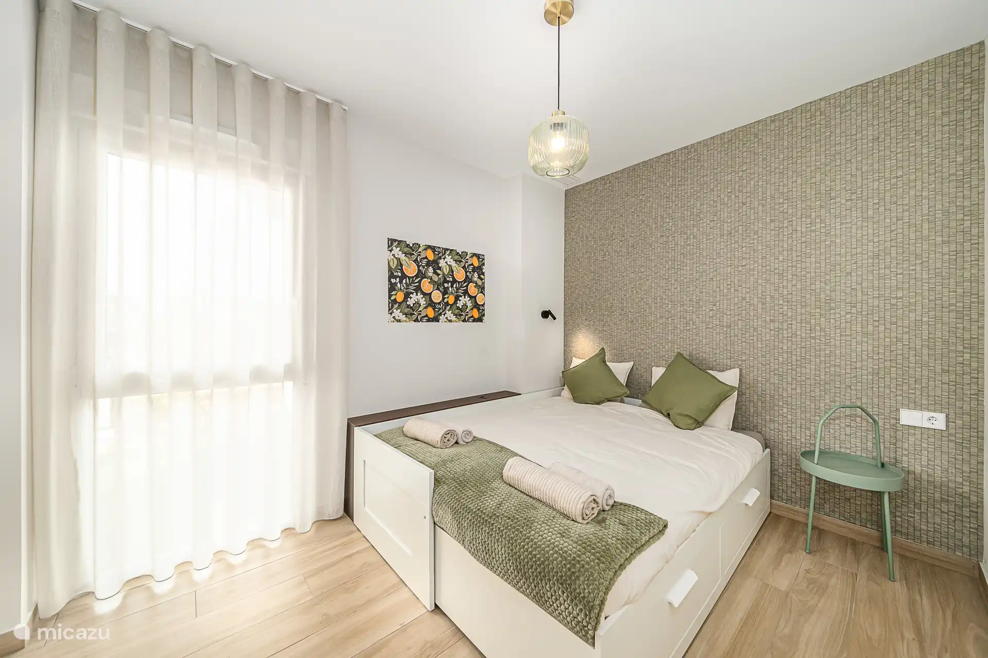 Chambre d’amis avec lit bas-lit