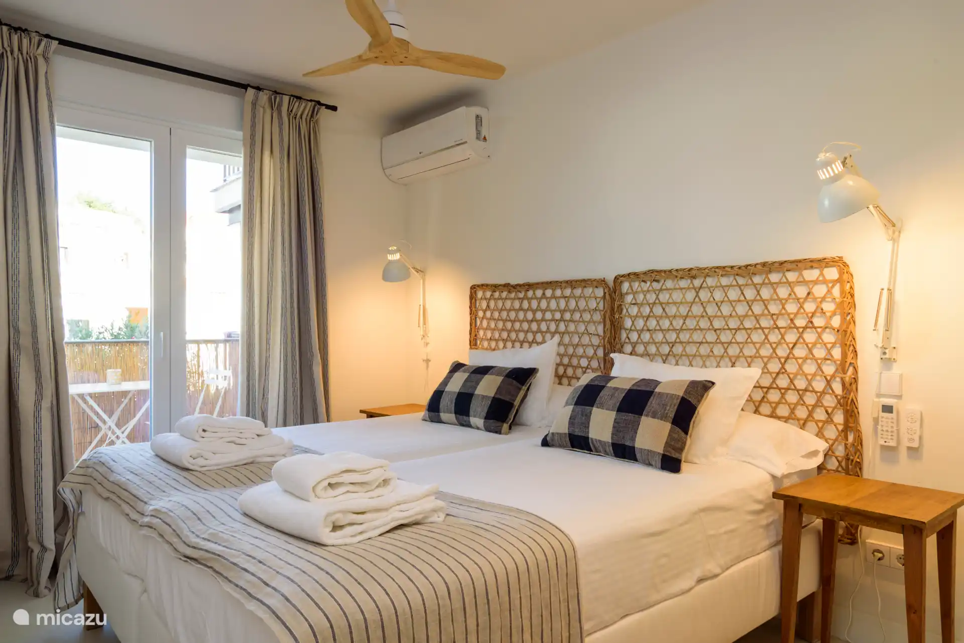 Slaapkamer met twee eenpersoonsbedden