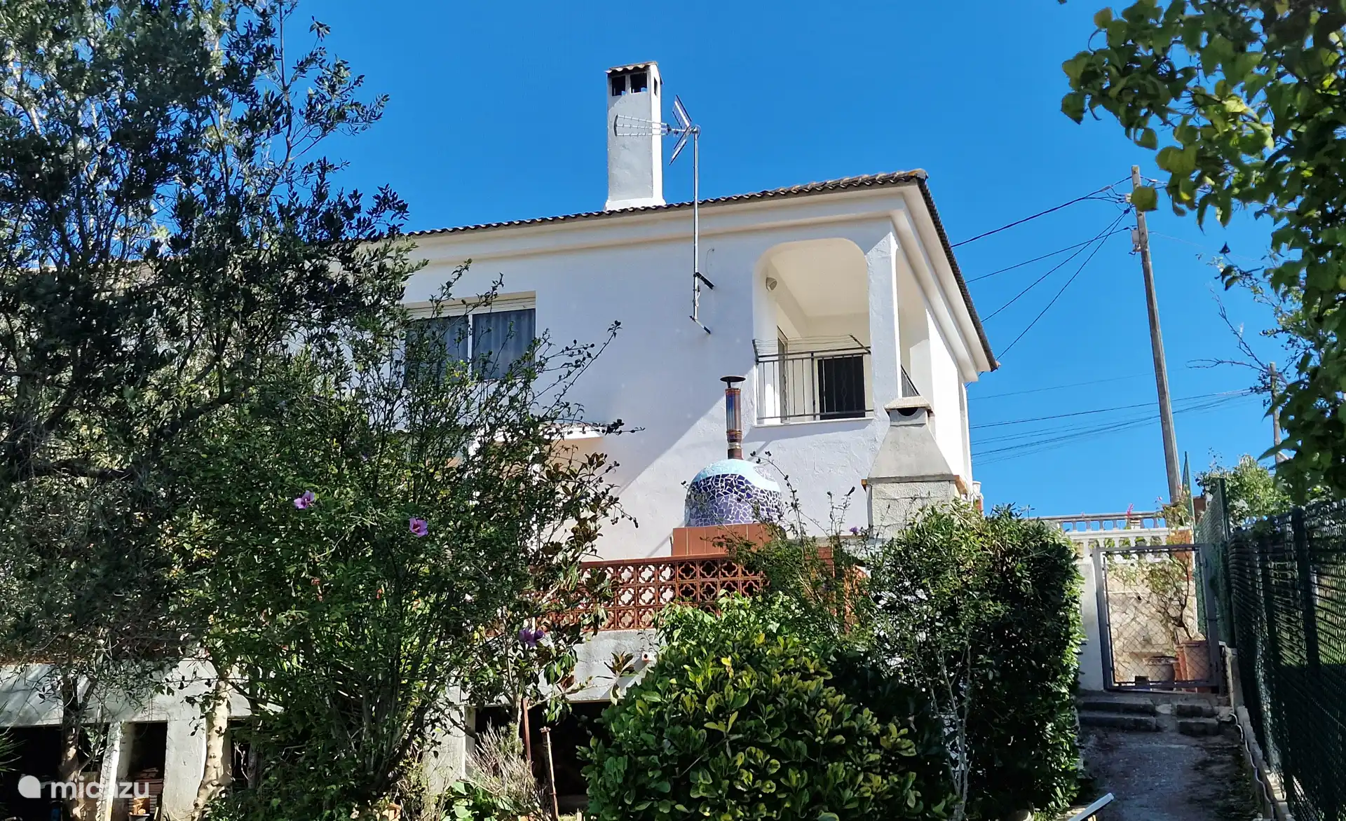 Haus + Balkon