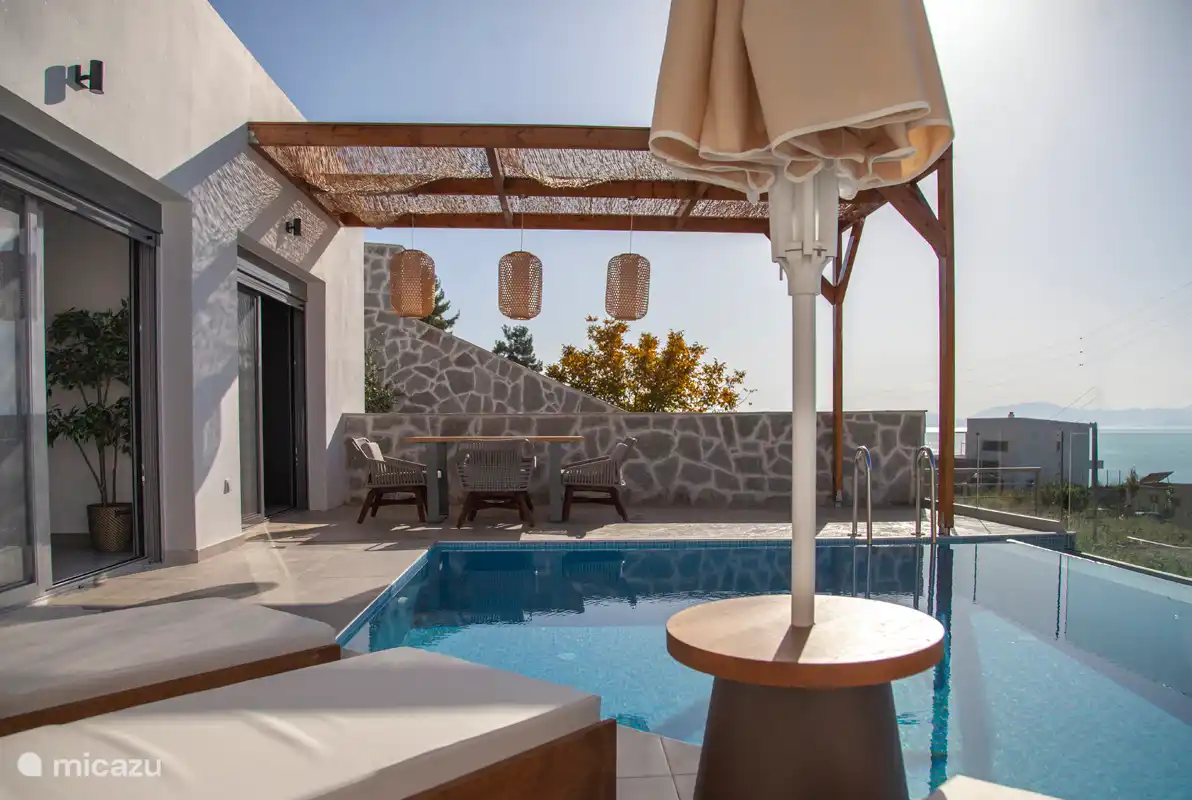 Poolbereich mit großartiger Aussicht 