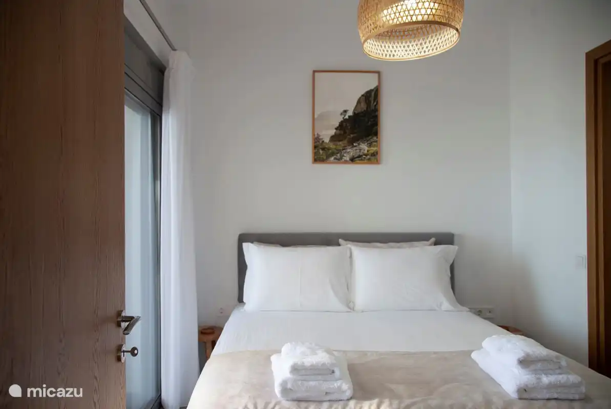 Hauptschlafzimmer mit Doppelbett