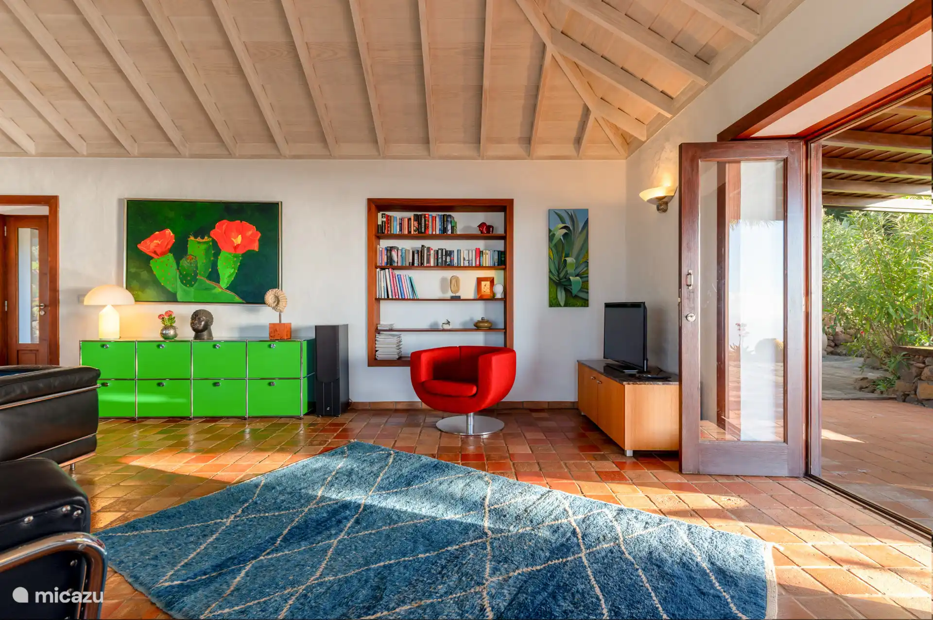 In vrijwel iedere ruimte vind je vele unieke kunstwerken.