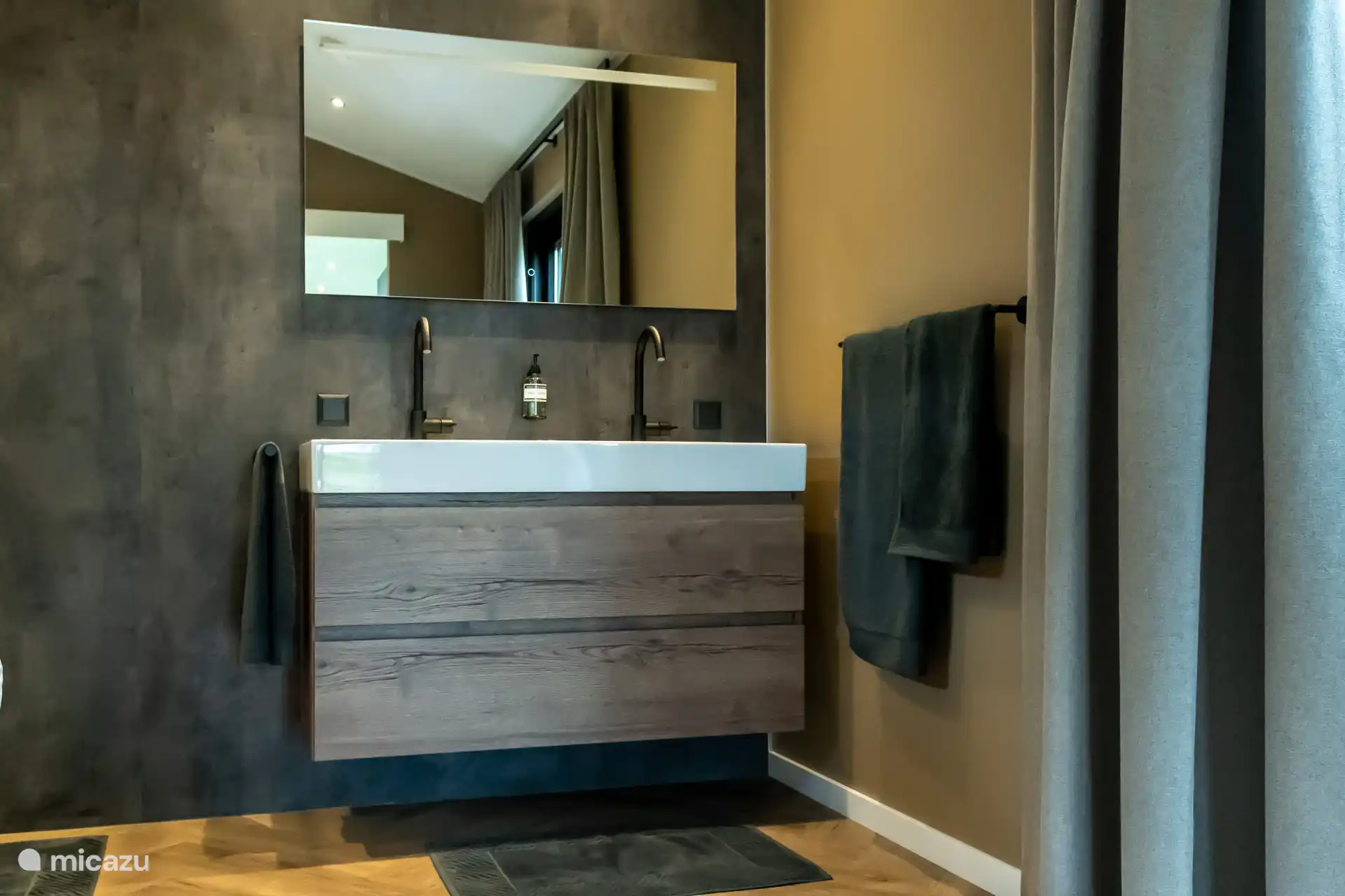 Waschbecken im Schlafzimmer