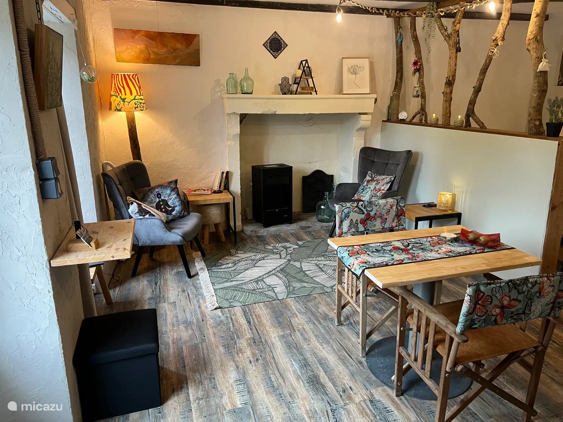 Sitting and dining area