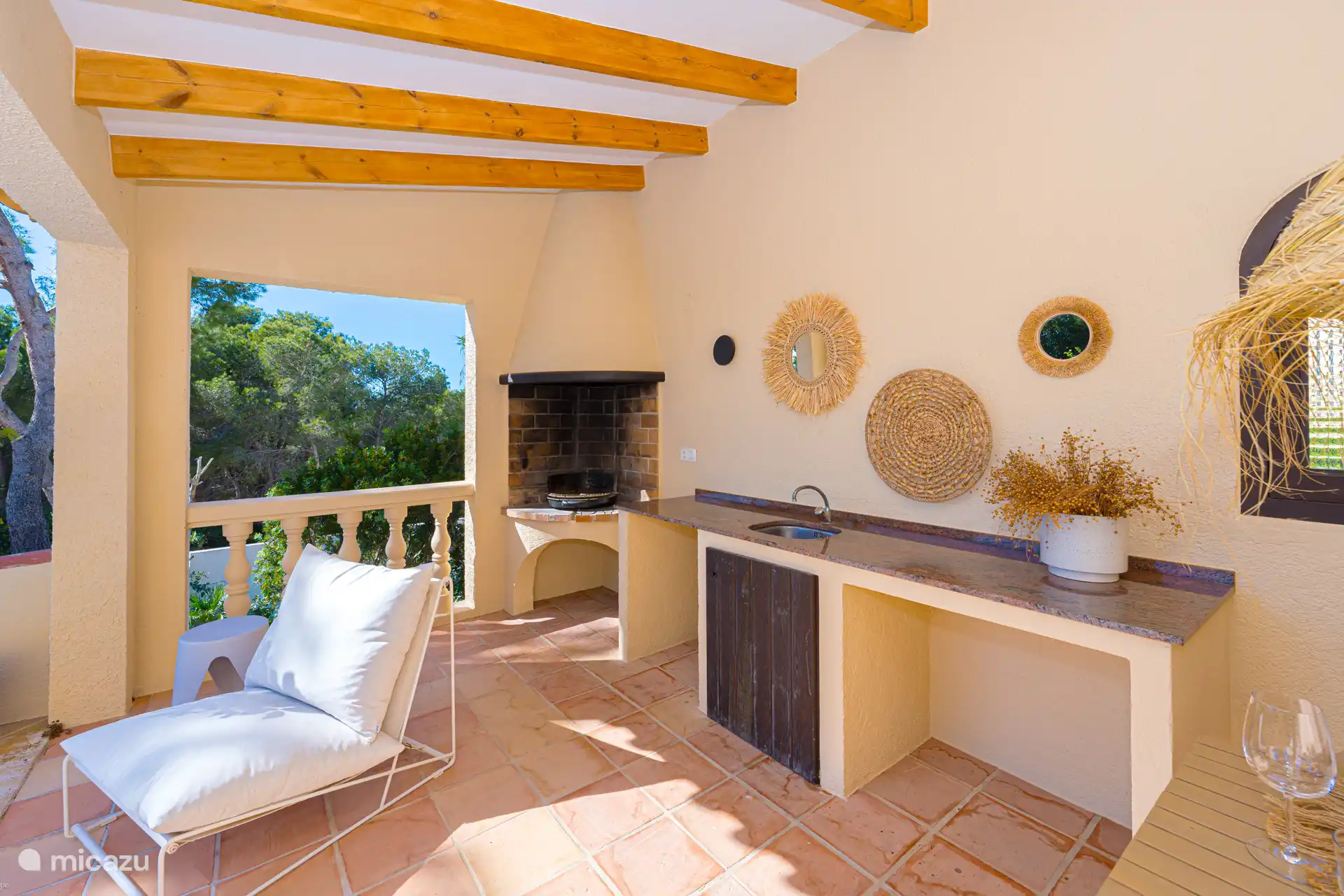 Schwimmbad + Außenküche