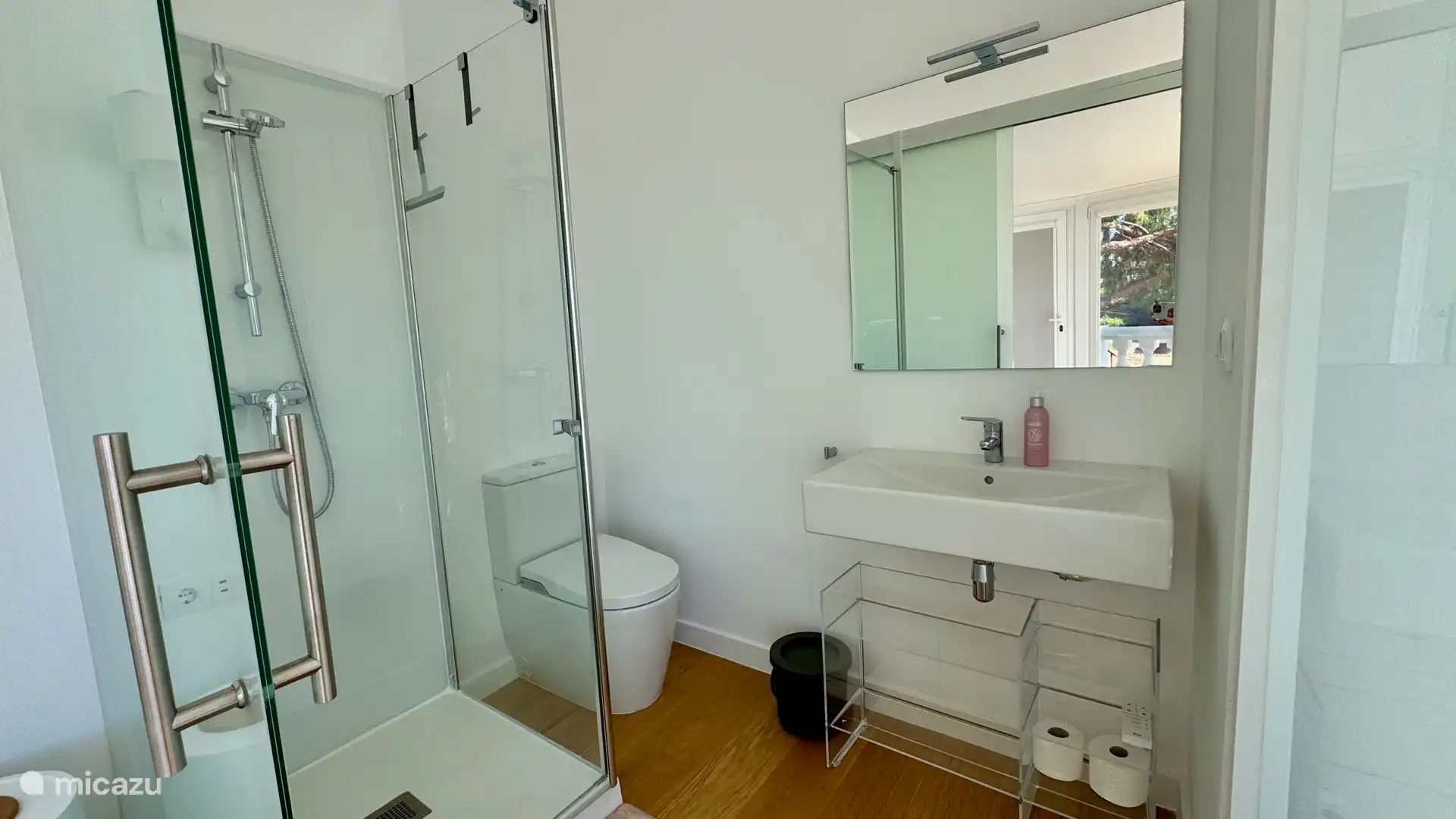 master bedroom + ensuite boven verdieping