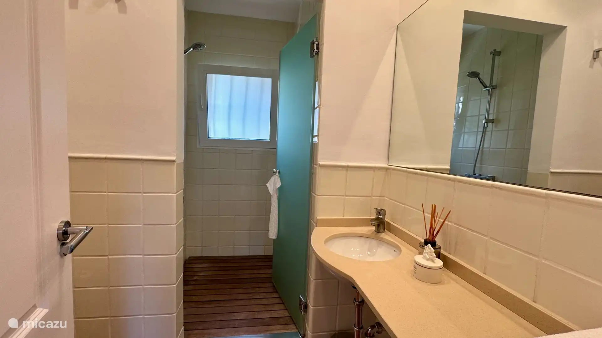 badkamer 2-persoonskamer beneden 