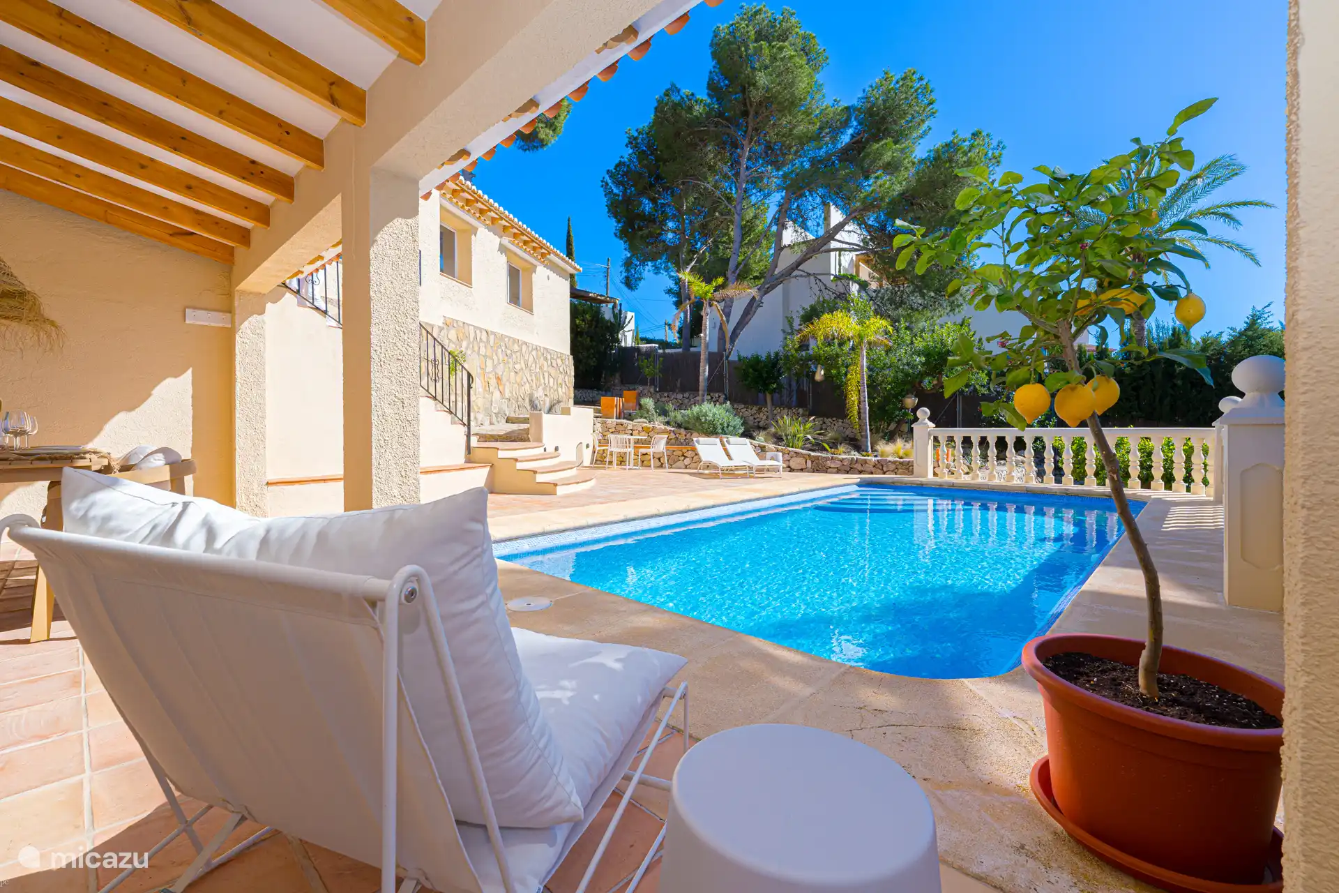 Schwimmbad + Terrasse