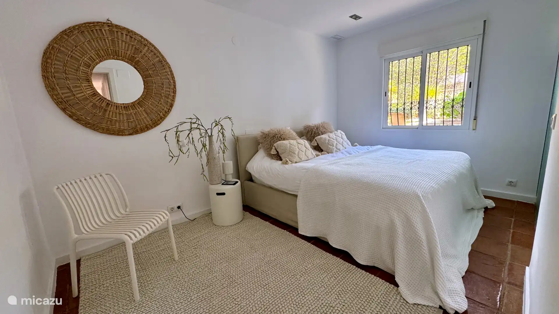 Master bedroom + ensuite 