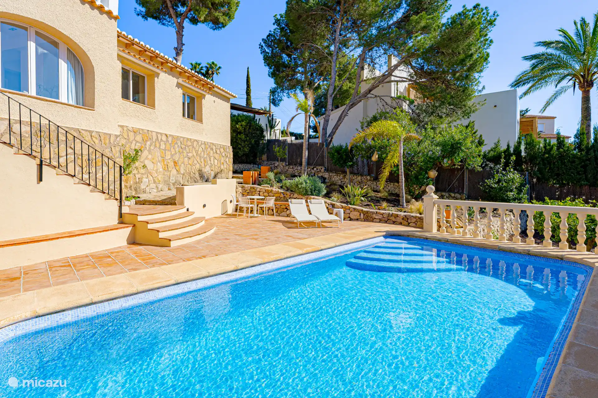 Schwimmbad + Terrasse