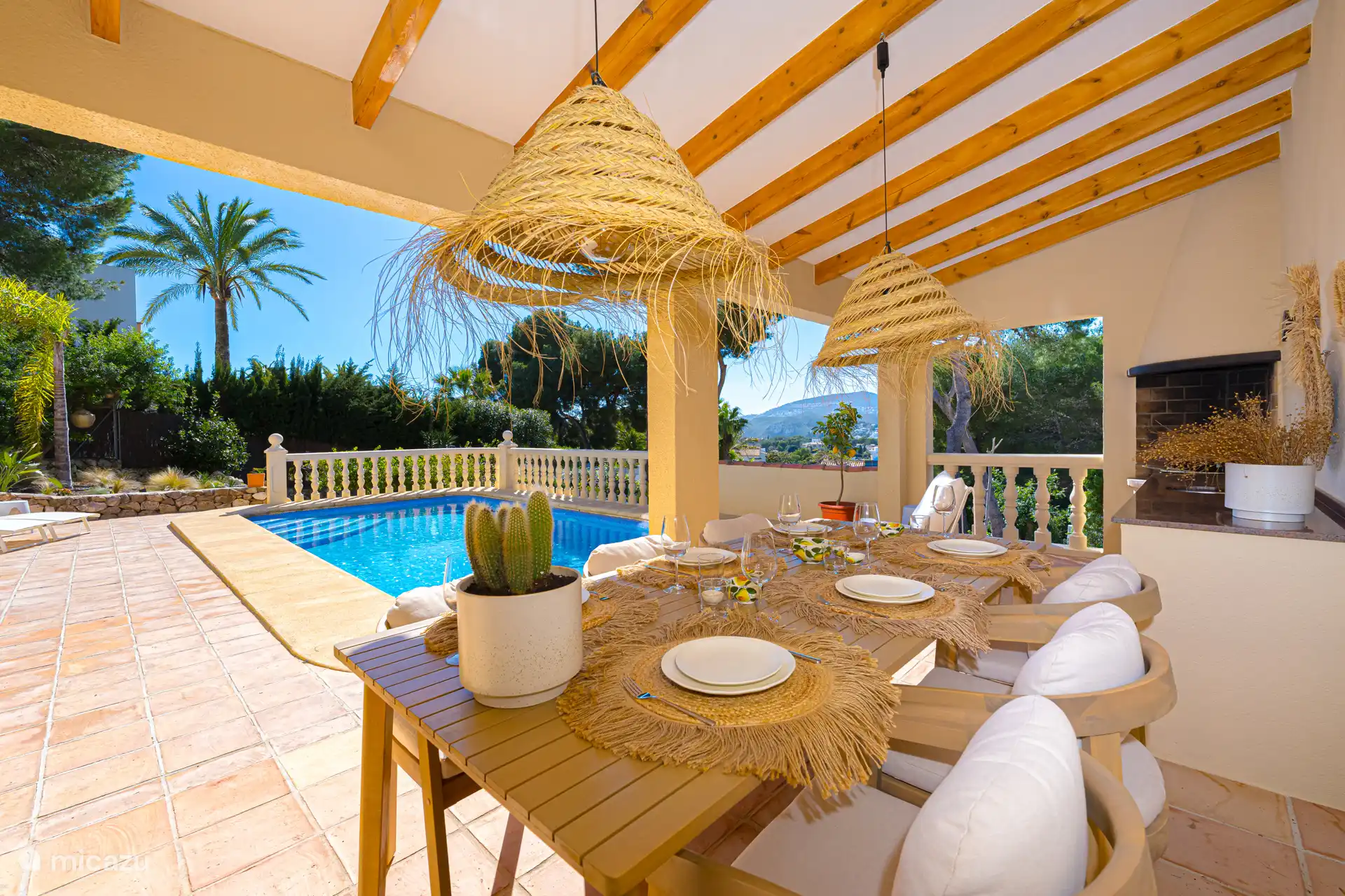 Schwimmbad + Außenküche