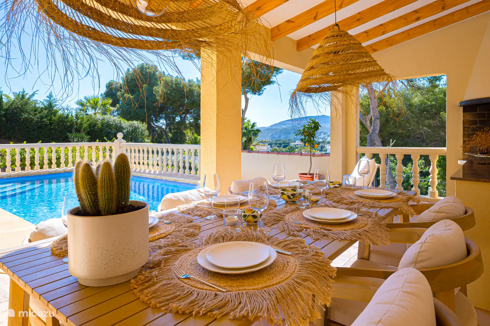 Schwimmbad + Außenküche