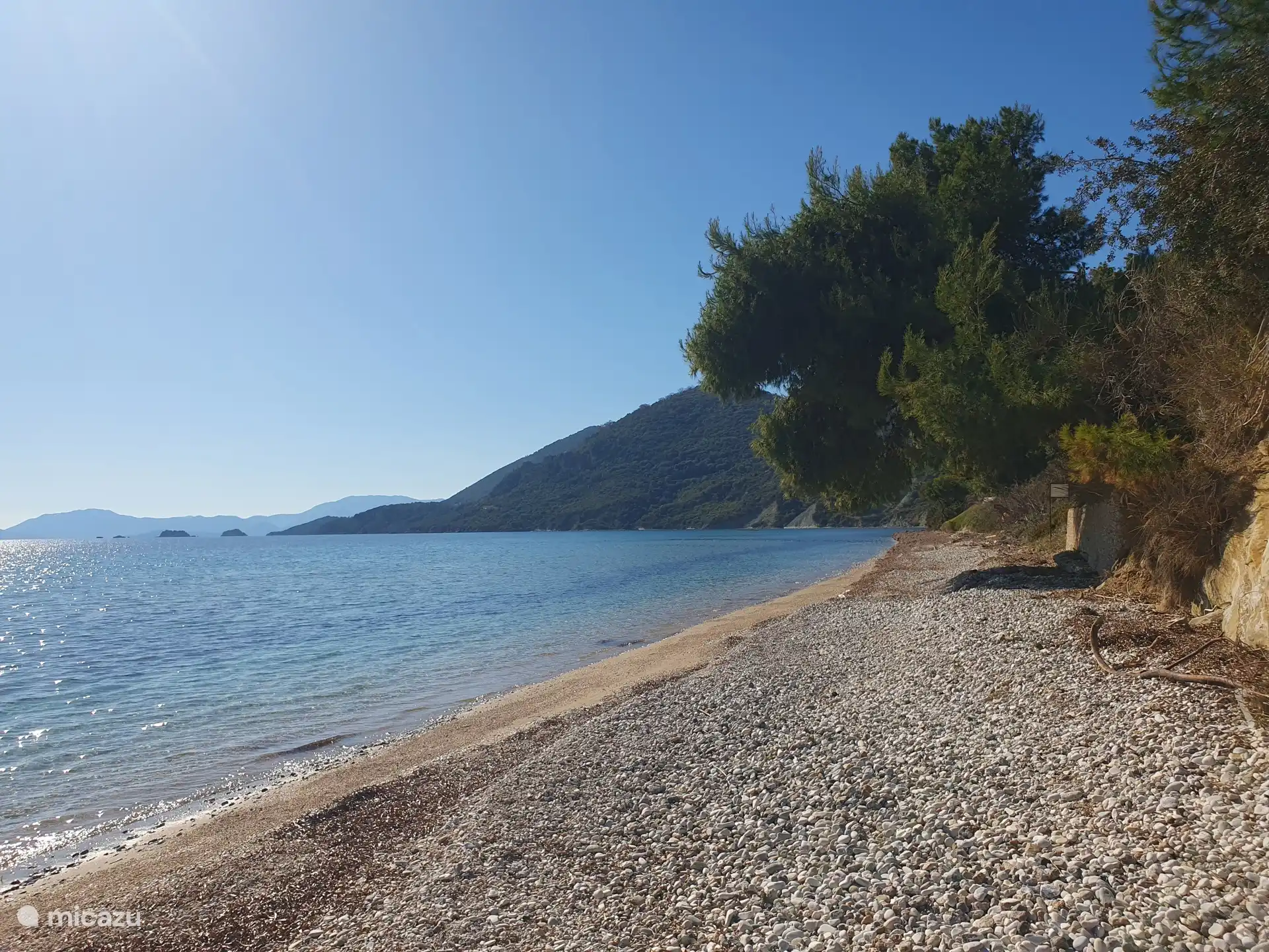 Der örtliche Strand – klares Wasser 