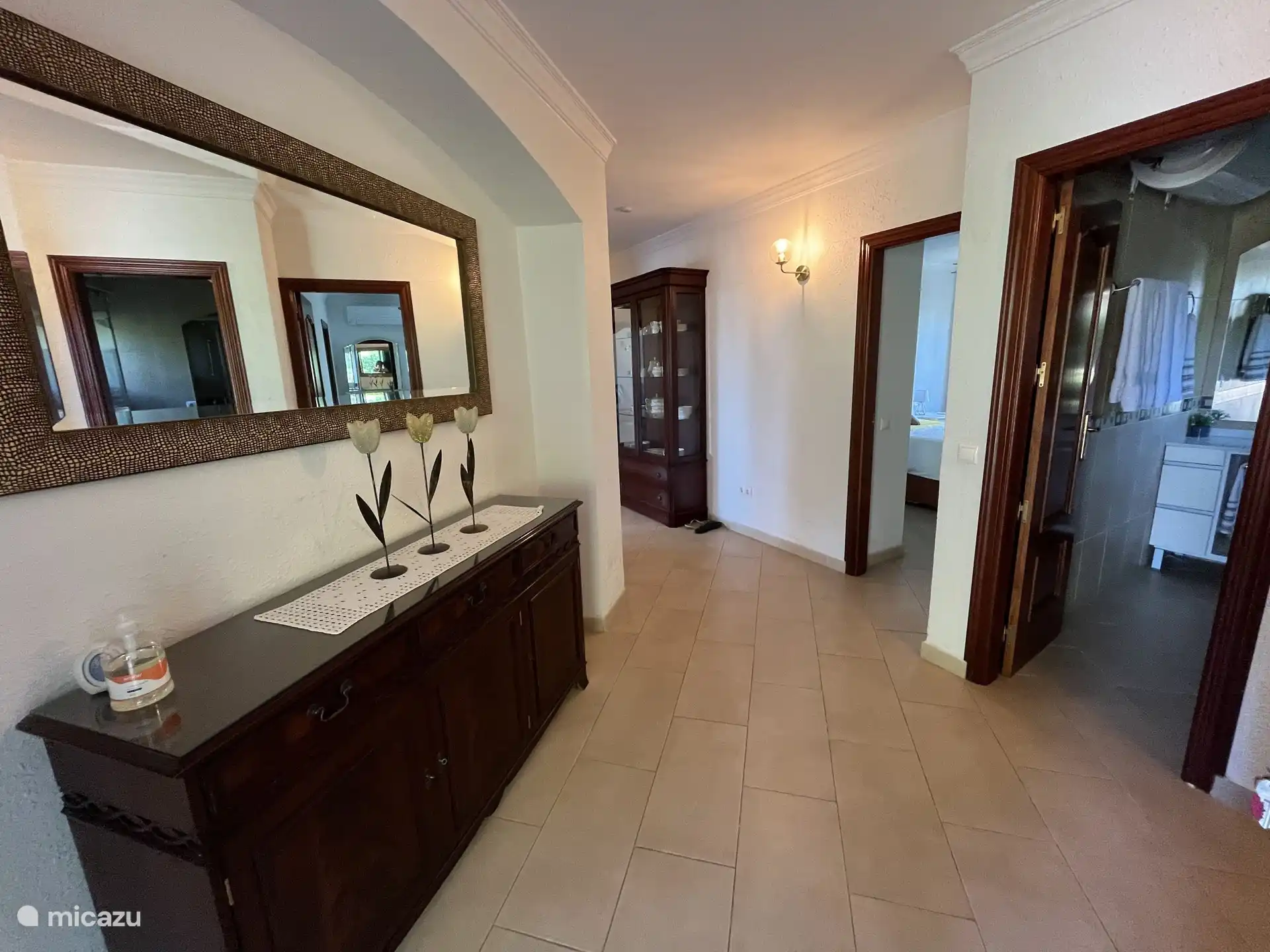 Ganguitzicht vanaf de hoofdingang