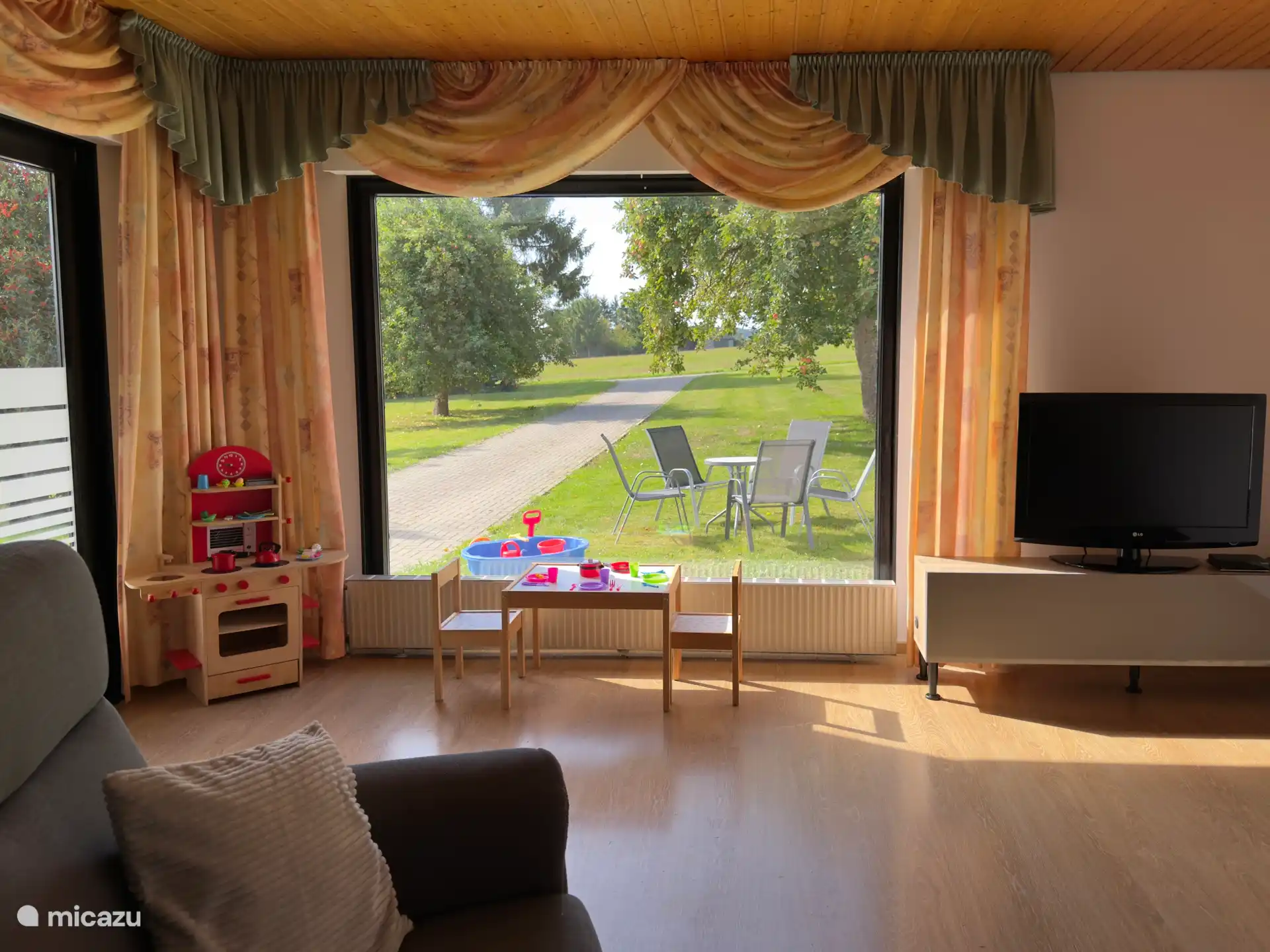 Woonkamer met speelkeuken