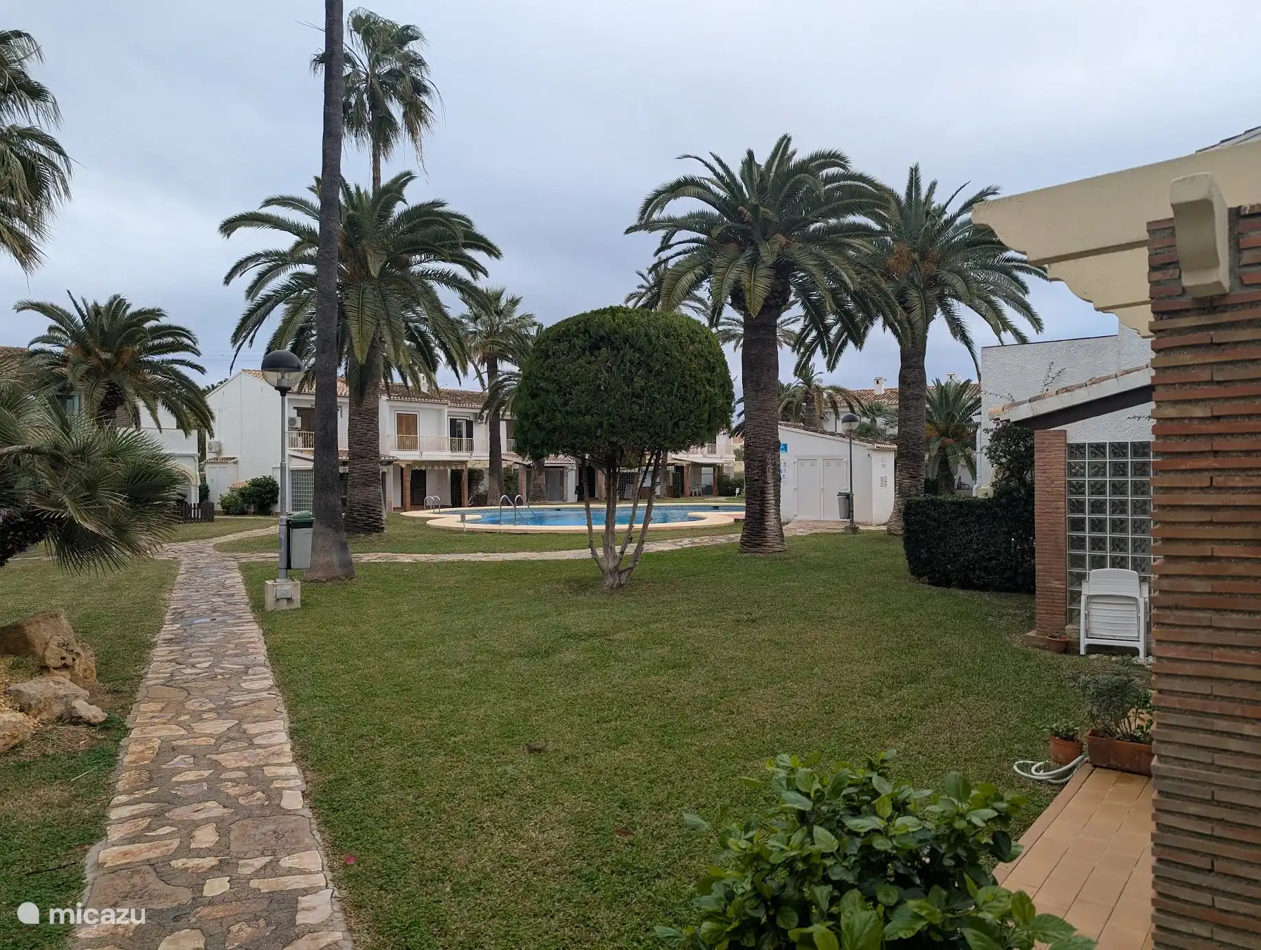 gemeenschappelijke tuin en zwembad