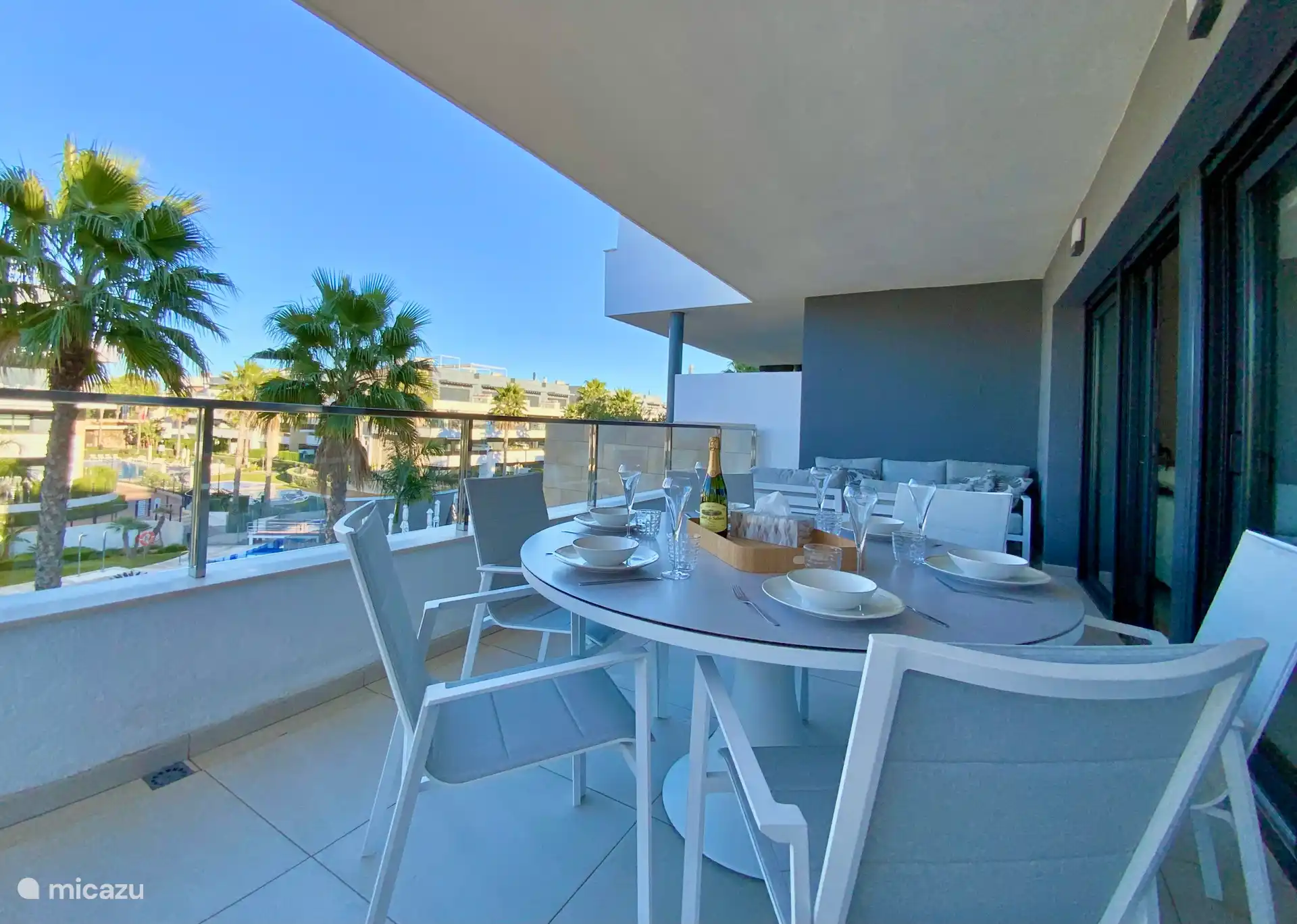 Zona de comedor en terraza