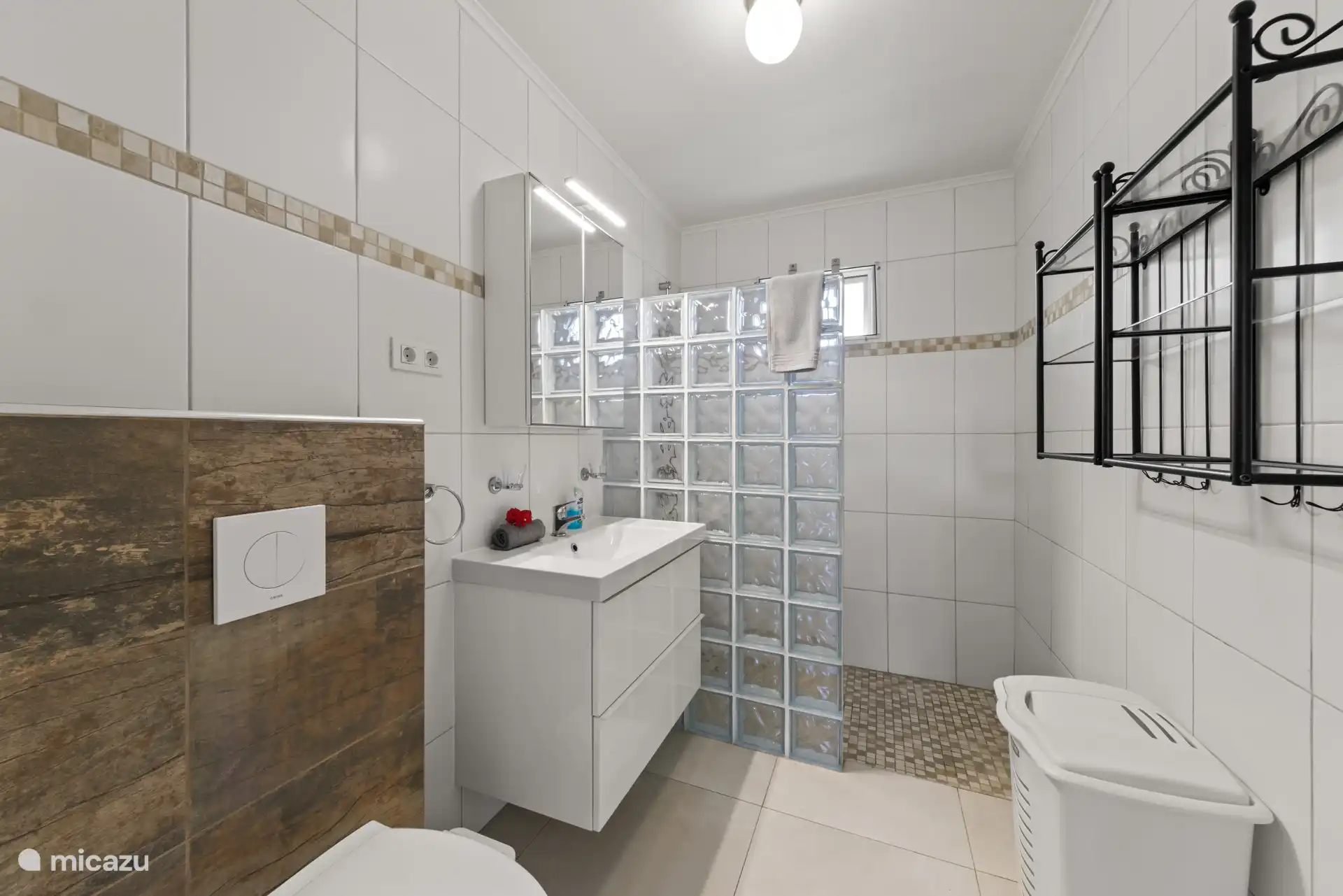 Shared bathroom with bedroom 2 & 3. 